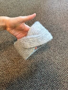American Eagle Outfitters Light Gray Twisted Knit Headband